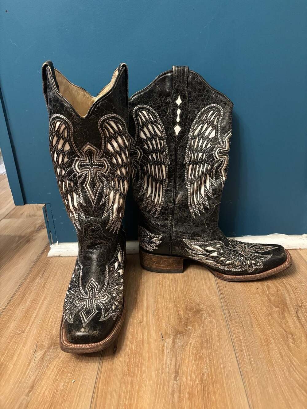 Corral Boots Women's A1019 Wing and Cross Western Boots Size 8M